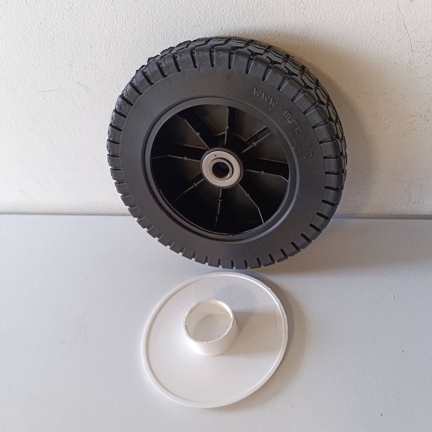 289219 - GREENSTAR Gomë e plotë + kapak boshti për kositësen e barit Honda - Diametri: 180 mm, Vrima: 12.75 mm, Material: Gomë me kushinetë sferike