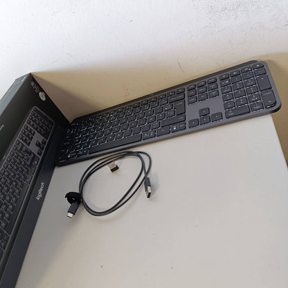 319404 - LOGITECH Tastierë pa tel MX Keys S Plus, rikarikueshme, ndriçim nga prapa, taste ergonomike, Bluetooth, për Windows/Linux/Chrome/Mac, ngjyrë Graphite, format AZERTY
