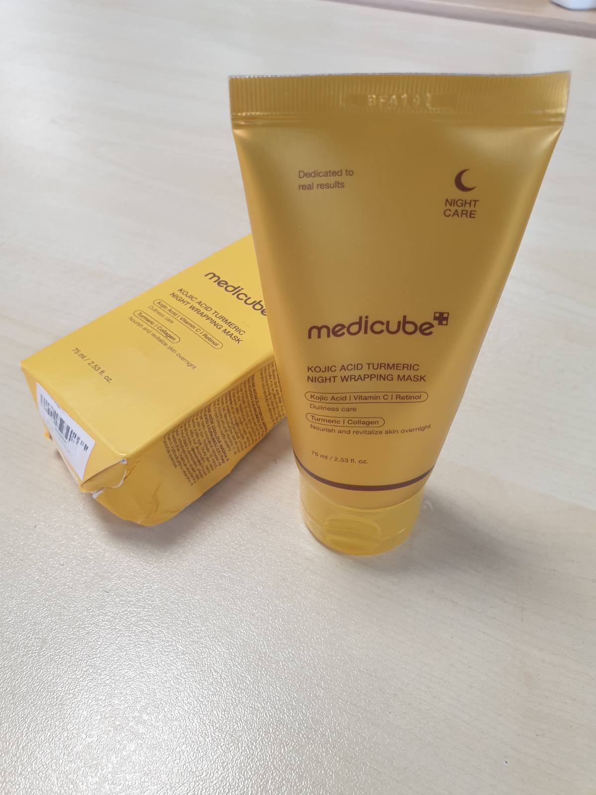 318011 - medicube Maskë nate me shafran Indie, Qërohet, Maskë mbështjellëse gjatë natës për shkëlqim dhe fortësi