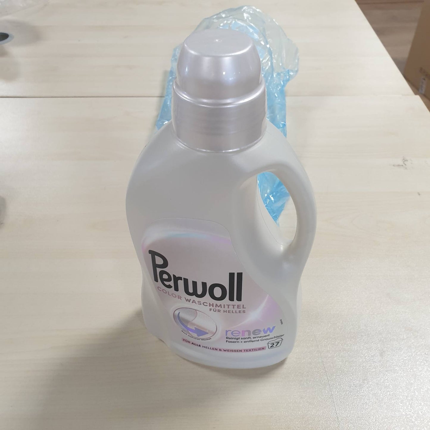 318514 - Perwoll Detergjent për Ngjyra të Çelëta (27 larje) - Pastron dhe rinovon butësisht ngjyrat dhe fibrat e çelëta