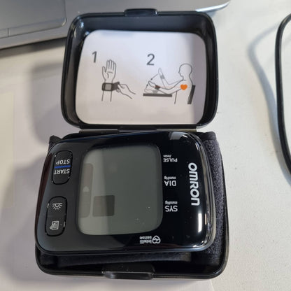 315459 -  INTELLI IT, monitor dixhital i tensionit të gjakut në kyçin e dorës, i pajtueshëm me Bluetooth, i përshtatshëm për individë mbipeshë, i validuar klinikisht.
