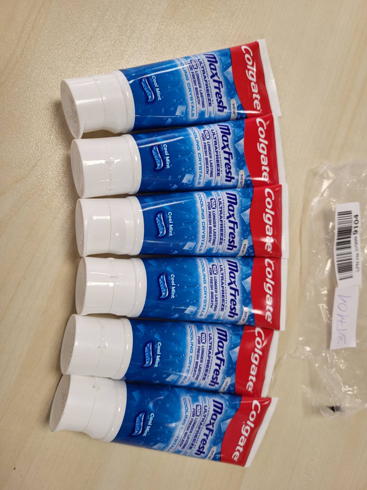 317101 - COLGATE Pastë dhëmbësh Max Fresh me kristale freskuese, 6 pako nga 75 ml