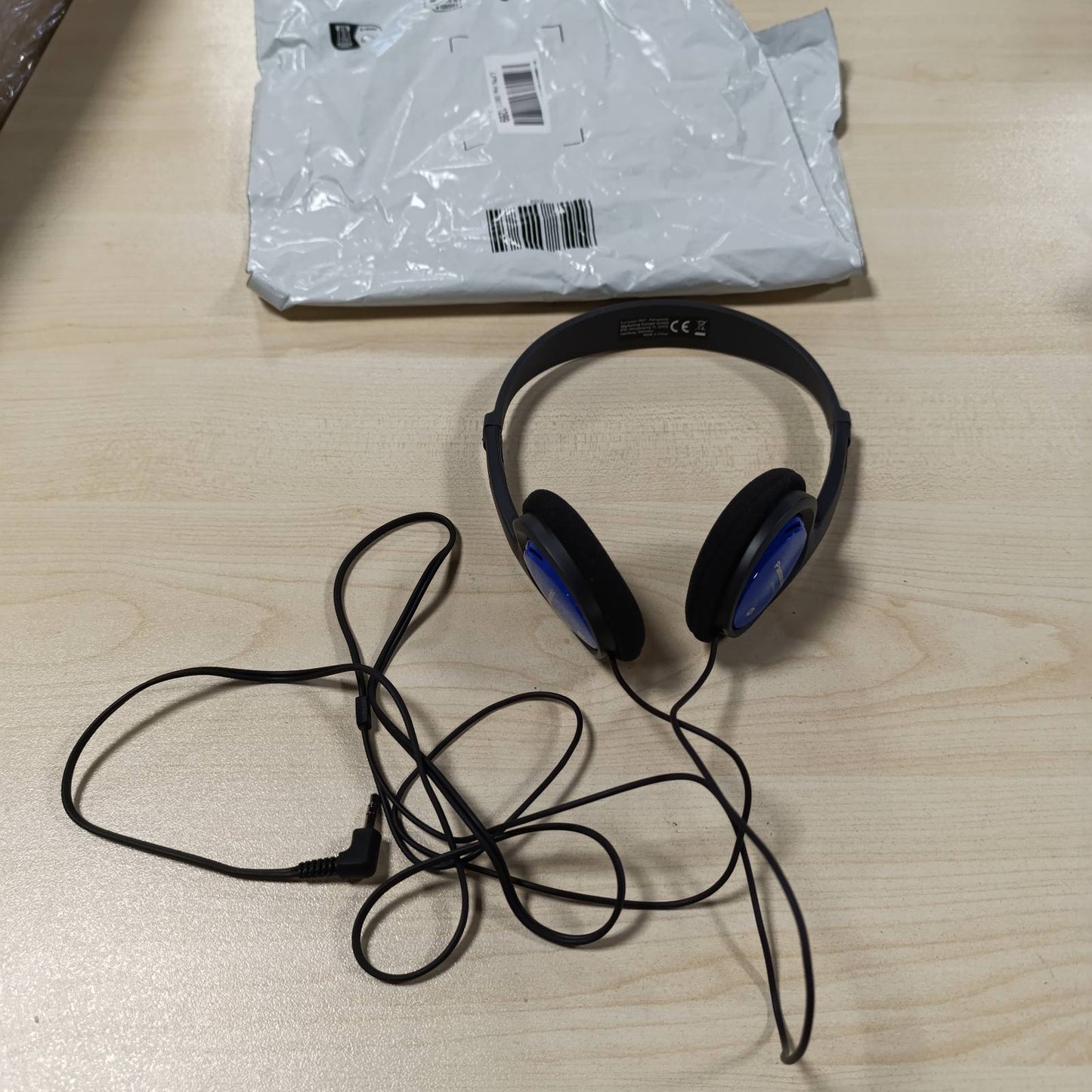 269562 - Panasonic Kufje RP-HT010E-A mbi vesh, gjatësi kablli 1.2 m, prizë me prizë, të lehta, blu