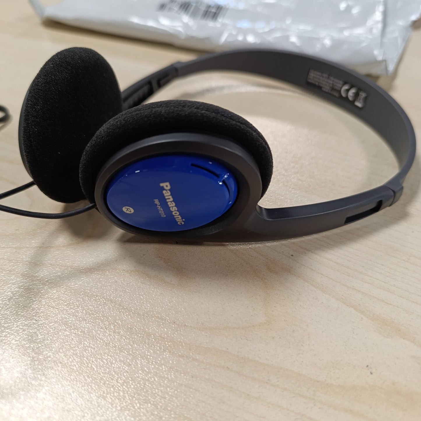 269562 - Panasonic Kufje RP-HT010E-A mbi vesh, gjatësi kablli 1.2 m, prizë me prizë, të lehta, blu