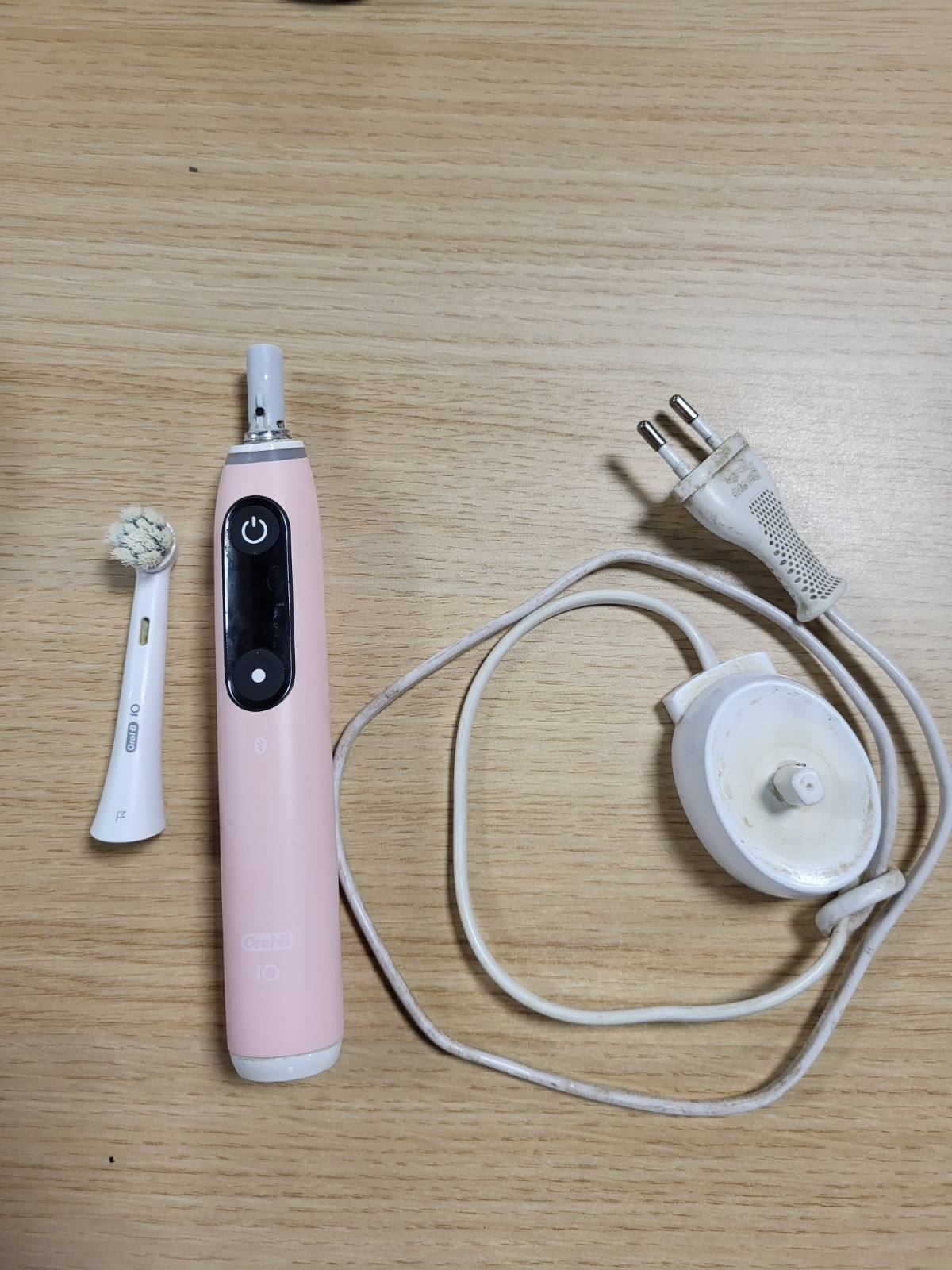 315150 - FURÇË DHËMBËSH ELEKTRIKE iO 6, 1 kokë zëvendësuese, rozë, 5 mënyra larjeje, sensor presioni, bateri e rikarikueshme, ekran interaktiv, çantë mbajtëse