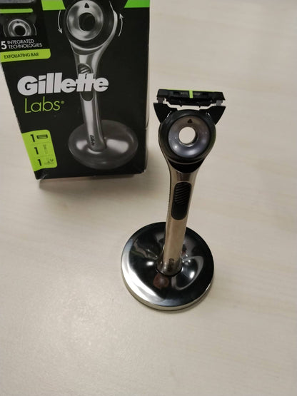 290088 - BRISK Gillette Labs për Burra + 1 Mbushje për Teh Brisku, me Shirit Eksfoliues, Mbështetje Magnetike Premium