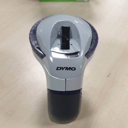 310116 - DYMO Makinë për krijimin e etiketave me reliev, 3 shirita etiketash, Seti fillestar Omega, dizajn i vogël, rrotë të rregullueshme, për përdorim në shtëpi dhe hobi
