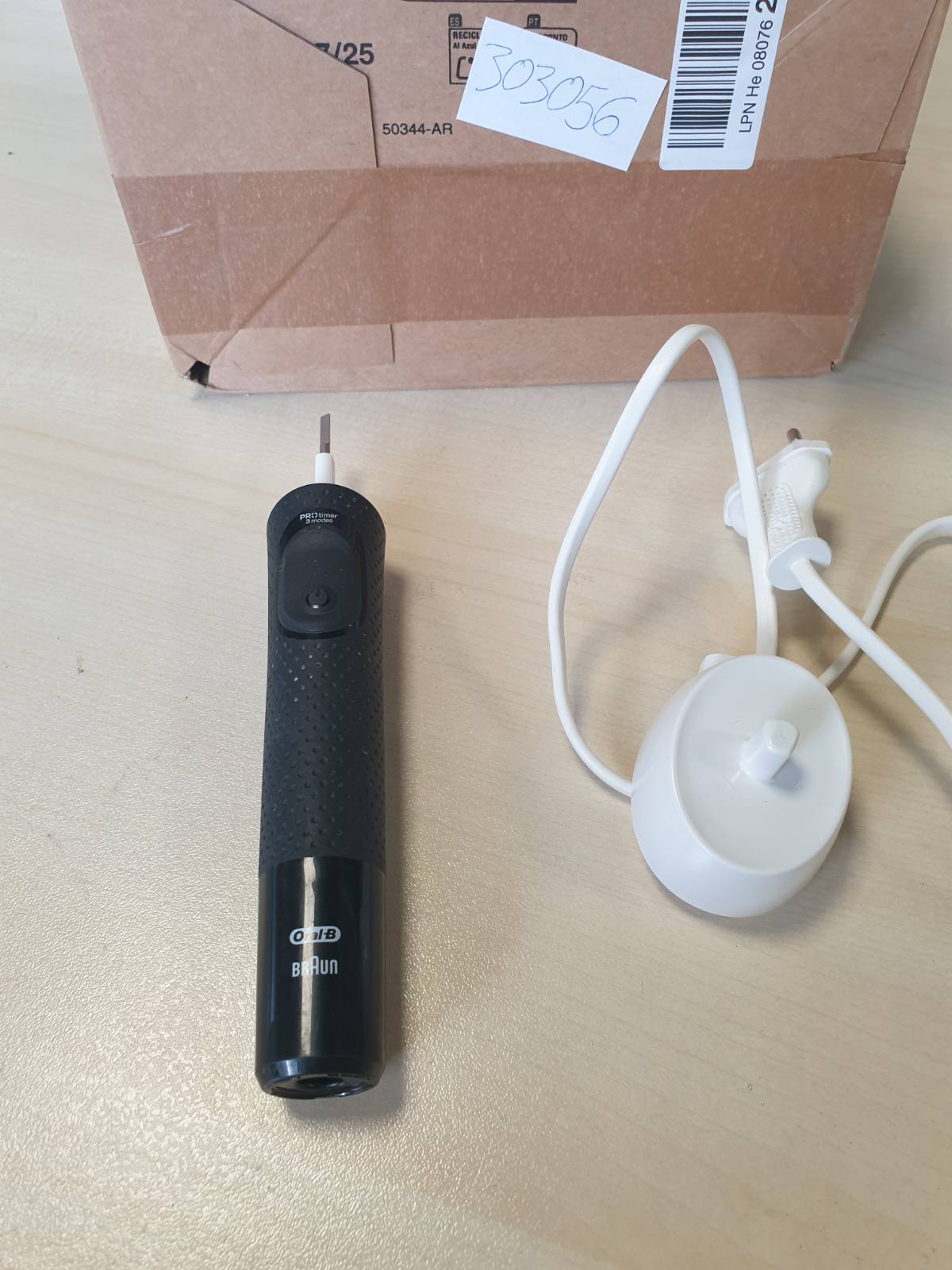 303056 - ORAL-B Furçë dhëmbësh elektrike Vitality Pro, e zezë.