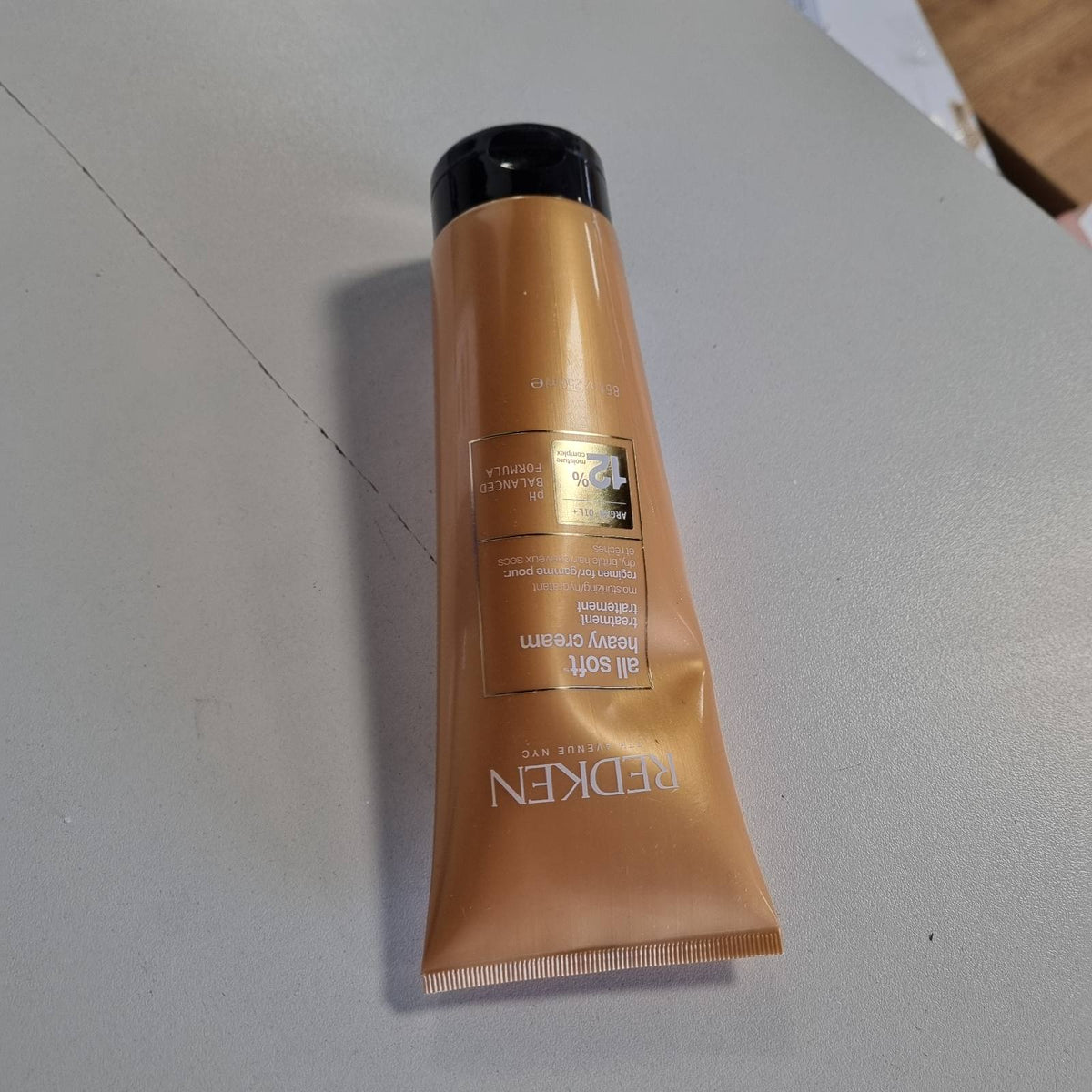 316490 - REDKEN Balsam, Zbut Flokët e Thatë dhe Zvogëlon Kaçurrelat, Krem i Butë dhe i Rëndë, 250 ml