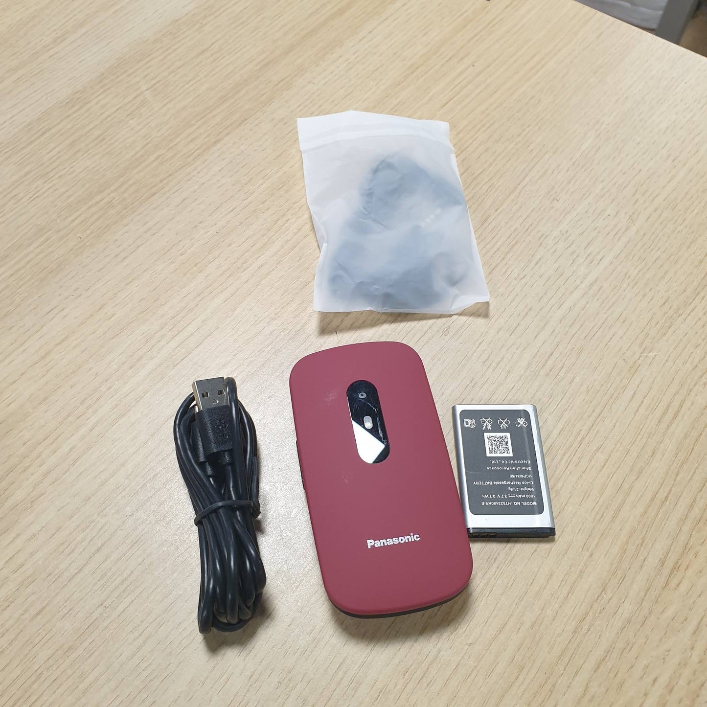319561 - PANASONIC Telefon KX-TU446EXR me palosje, pa kontratë, buton thirrjesh emergjente SOS, amplifikator zëri, butona të mëdhenj, ekran i madh, numra të mëdhenj, blic, ekran me ngjyra 2.4 inç, i kuq