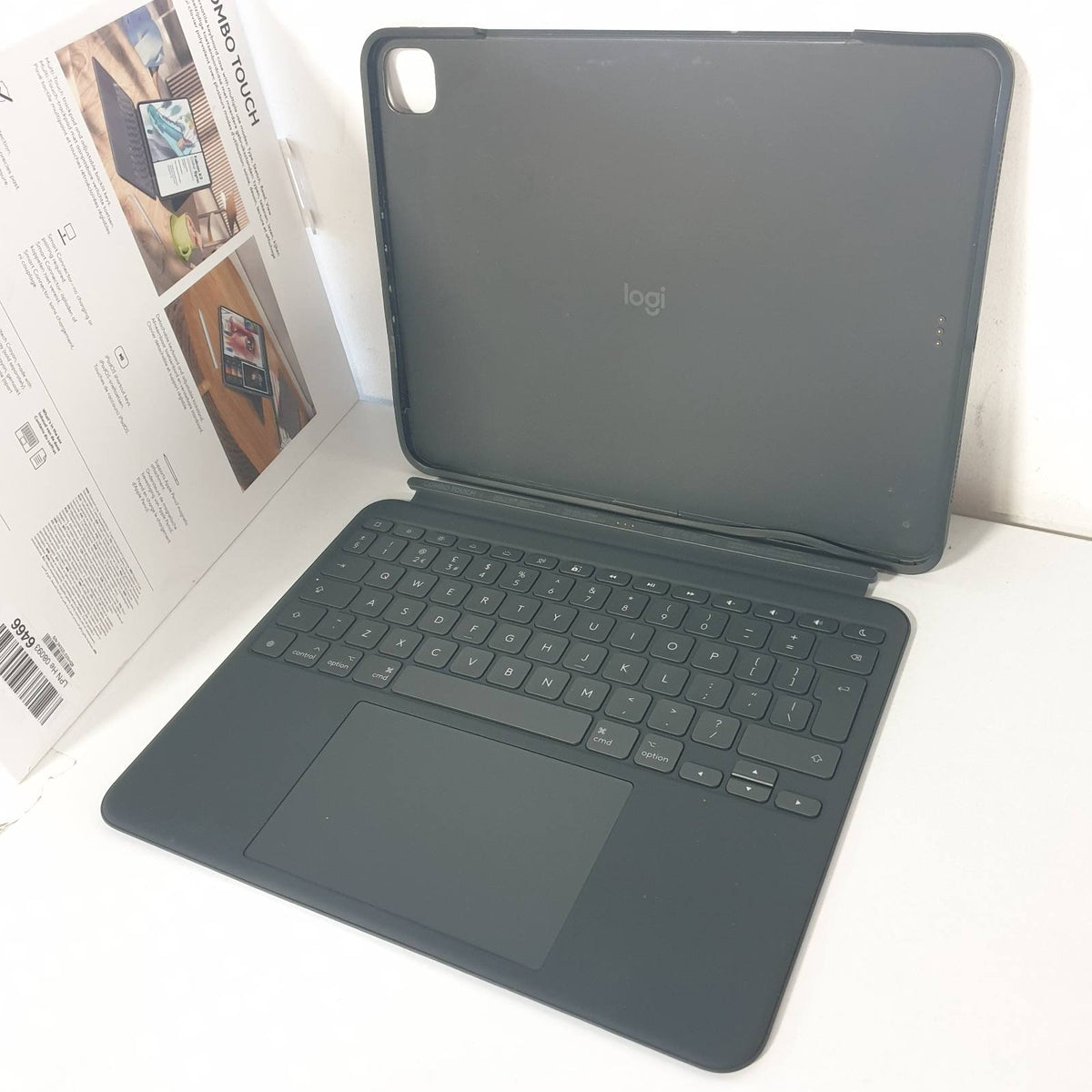 308514 - LOGITECH Kutia e Tastierës Combo Touch për iPad Pro 13" (M4 dhe M5)(2024 dhe 2025), Tastierë e Shkëputshme me Ndriçim Prapa, Mbështetje, QWERTY UK English - Graphite