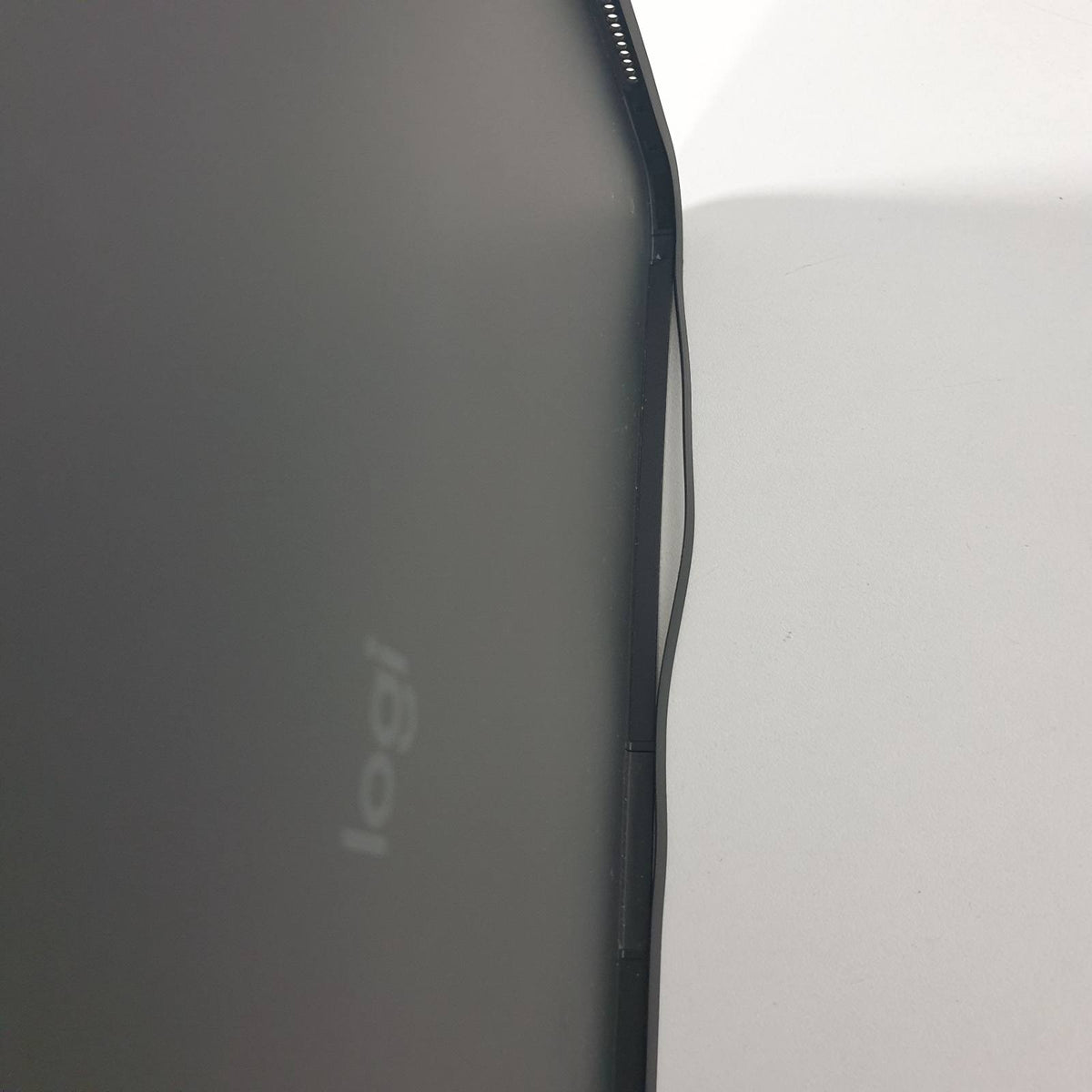 308514 - LOGITECH Kutia e Tastierës Combo Touch për iPad Pro 13" (M4 dhe M5)(2024 dhe 2025), Tastierë e Shkëputshme me Ndriçim Prapa, Mbështetje, QWERTY UK English - Graphite