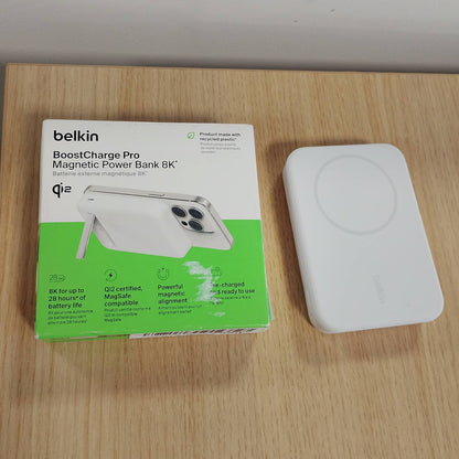 319492 - BELKIN Bankë energjie BoostCharge Pro Wireless 8000mAh me Qi2, karikues portativ i pajtueshëm me MagSafe + mbështetëse e palosshme - e bardhë