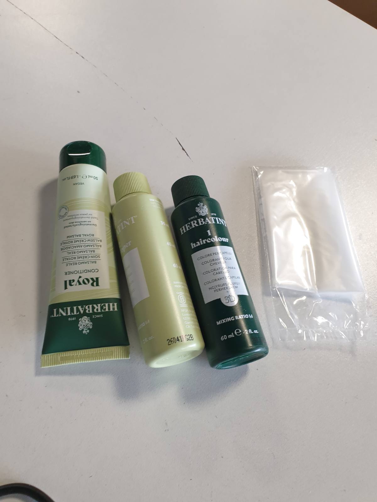 318111 - HERBATINT Xhel për Ngjyrosje të Përhershme për Flokë 5D Ngjyrë e Artë e Çelët - 170 ml | Pa Amoniak, Mbulim 100% i Flokëve të Grira | Për Lëkurë të Ndjeshme, me 8 Ekstrakte Natyrale Organike