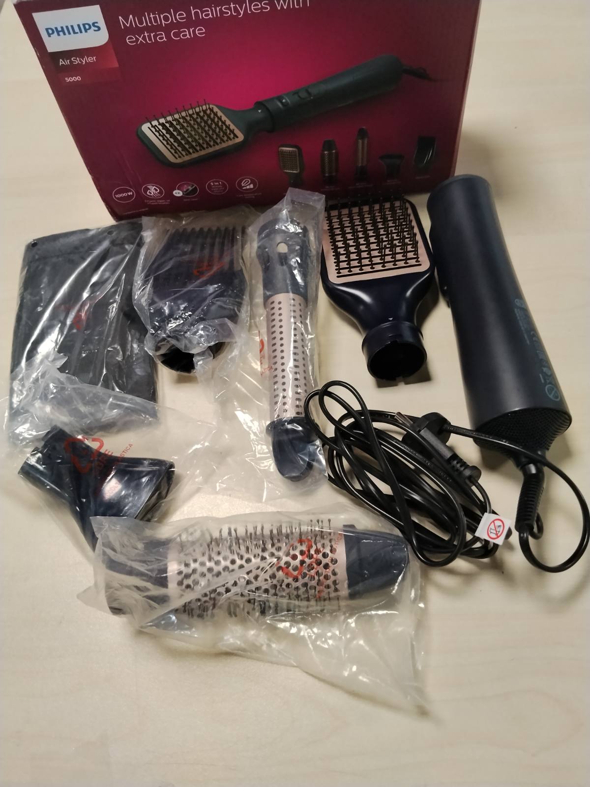 289592 - PHILIPS Series 5000 Airstyler BHA530/00, stilues flokësh me 5 aksesorë