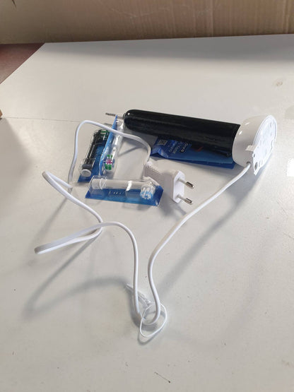 321013 - ORAL-B Furçë dhëmbësh elektrike Pro Series 3 Plus Edition e zezë, 3 koka furçe, me kontroll vizual të presionit 360°