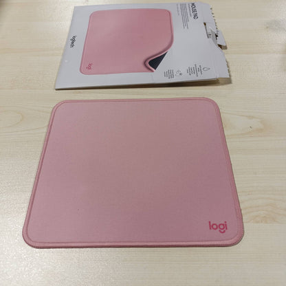 269369 - LOGITECH Mouse Pad - Seria Studio, bazë gome kundër rrëshqitjes, dizajn modern, rozë, rezistente ndaj derdhjeve