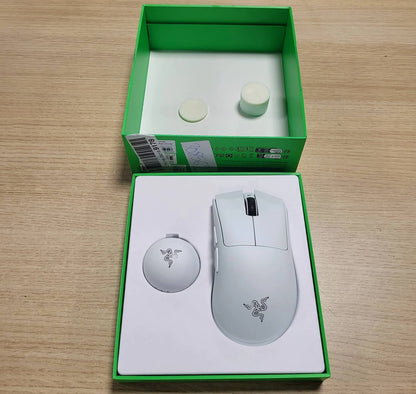 308562 - RAZER DEATHADDER V4 PRO - Maus elektronik pa tel, ergonomik, ultra i lehtë - 57g - 2.4 GHz Hyperspeed - Sensor Focus Pro 45K - 8K Hz Polling - Çelësa optikë Gen-4 - PC/Mac | E bardhë