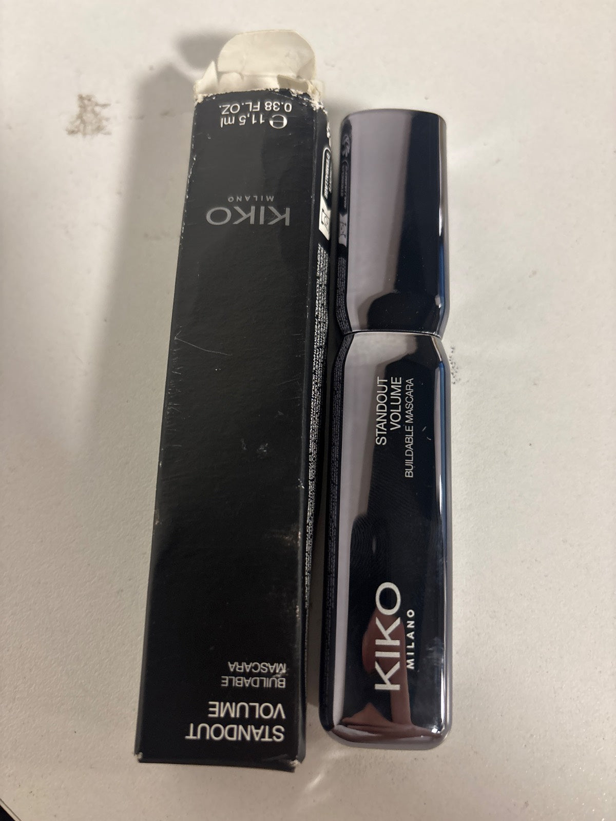 321808 - KIKO MILANO Rimel Standout Volume Builtable, volum bujshëm, pamje natyrale deri intense