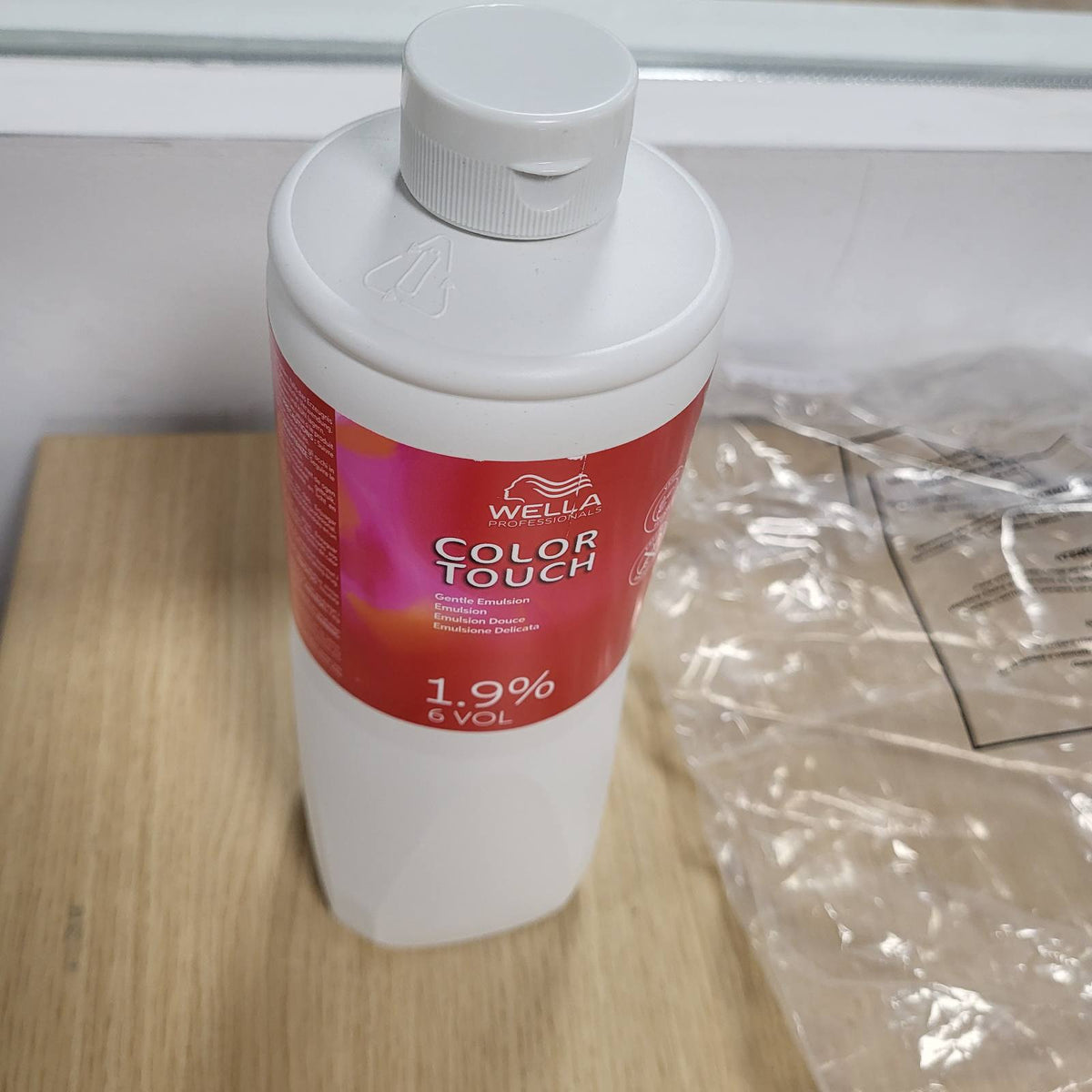 303533 - WELLA PROFESSIONALS Color Touch Emulsion 1.9% - Zhvillues - Aktivizues gjysmë i përhershëm - 1 L