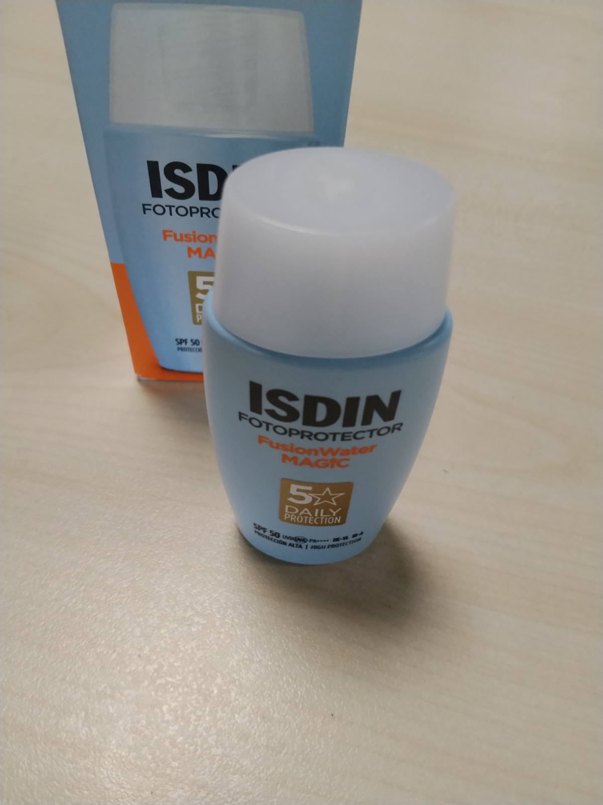 297056 - ISDIN Fotoprotector Fusion Water MAGIC SPF 50, Krem dielli për fytyrën ultra i lehtë dhe që thith menjëherë, 50 ml