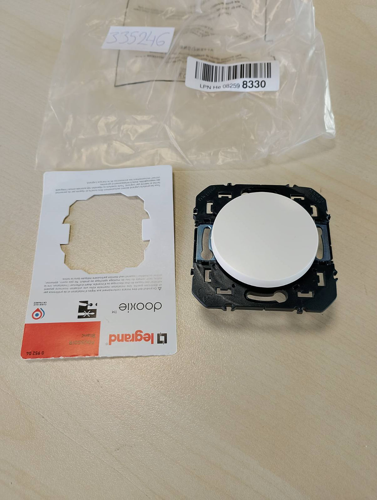 335246 - LEGRAND Buton me Shtypje 6A - i Bardhë - Modular, Lidhje e Shpejtë pa Vegla