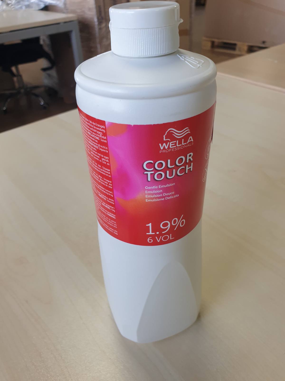 321669 - WELLA PROFESSIONALS Color Touch Emulsion 1.9% Zhvillues - 1 L - Aktivizues gjysmë i përhershëm - Vegan