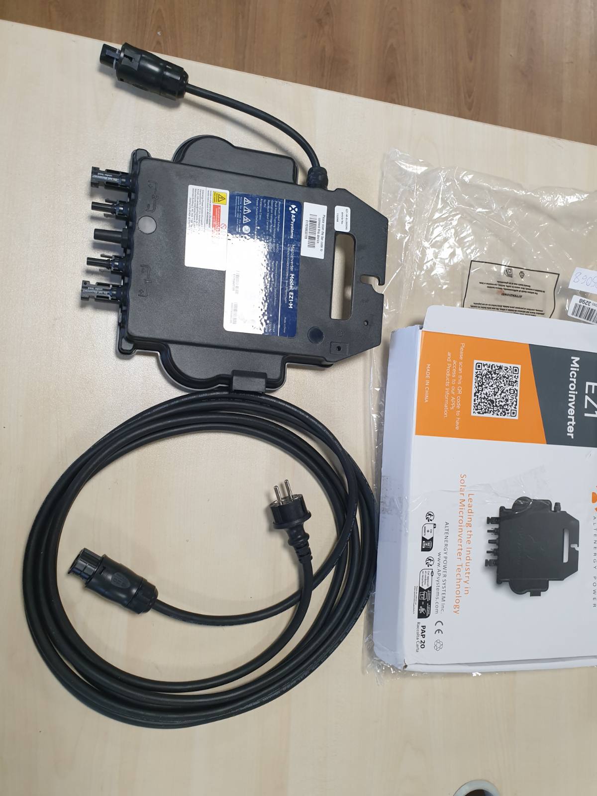 305068 - APSYSTEMS Mikro-invertor me Wi-Fi dhe Bluetooth, i çertifikuar VDE PV, invertor Plug & Play, ideal për central elektrik në ballkon, EZ1-M 800W me kabllo lidhjeje