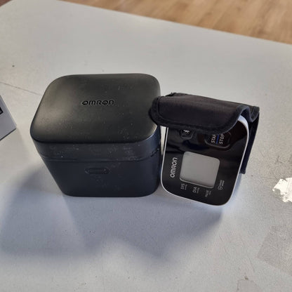 302825 - OMRON Monitor tensioni i gjakut për kyçin e dorës RS3 Intelli IT, i validuar klinikisht, aplikacion falas për iOS/Android, manshetë 13.5 – 21.5 cm, 30 vendndodhje memorieje