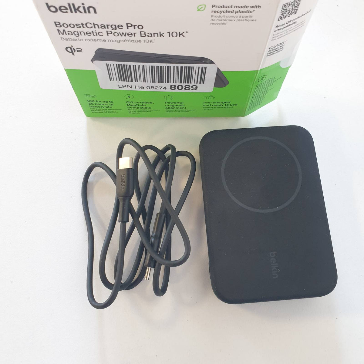 309526 - BELKIN BOOSTCHARGE PRO – Karikues pa tel 10,000 mAh me Qi2, kompatibël me MagSafe, mbështetëse e integruar, i zi