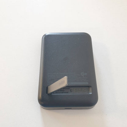 309526 - BELKIN BOOSTCHARGE PRO – Karikues pa tel 10,000 mAh me Qi2, kompatibël me MagSafe, mbështetëse e integruar, i zi
