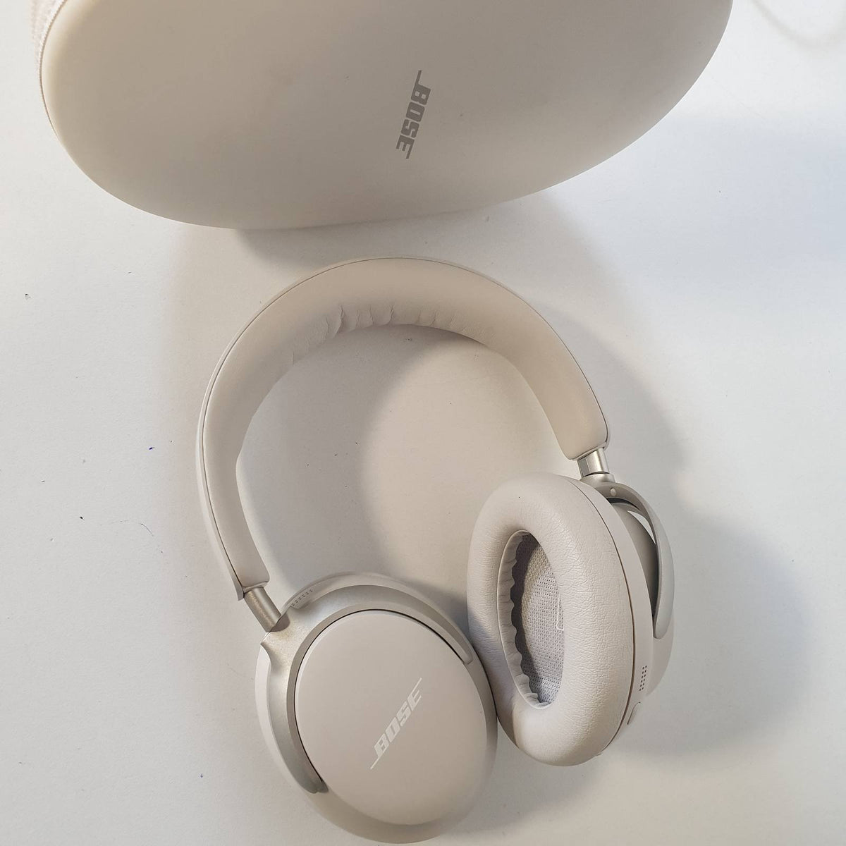 308490 - BOSE Kufje QuietComfort Ultra Wireless, anulim zhurme, On-Ear me Mik, jetëgjatësi baterie deri në 24 orë, ngjyrë të Bardha
