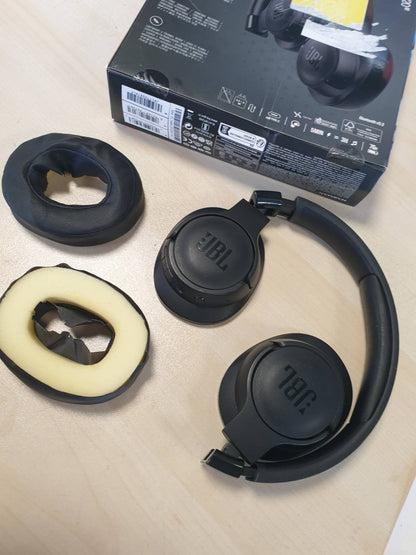 305207 - JBL Kufje Tune 720BT, pa tel, të lehta dhe të rehatshme, Bluetooth 5.3, deri në 76 orë jetëgjatësi baterie, karikim i shpejtë, tingull JBL Pure Bass, të zeza