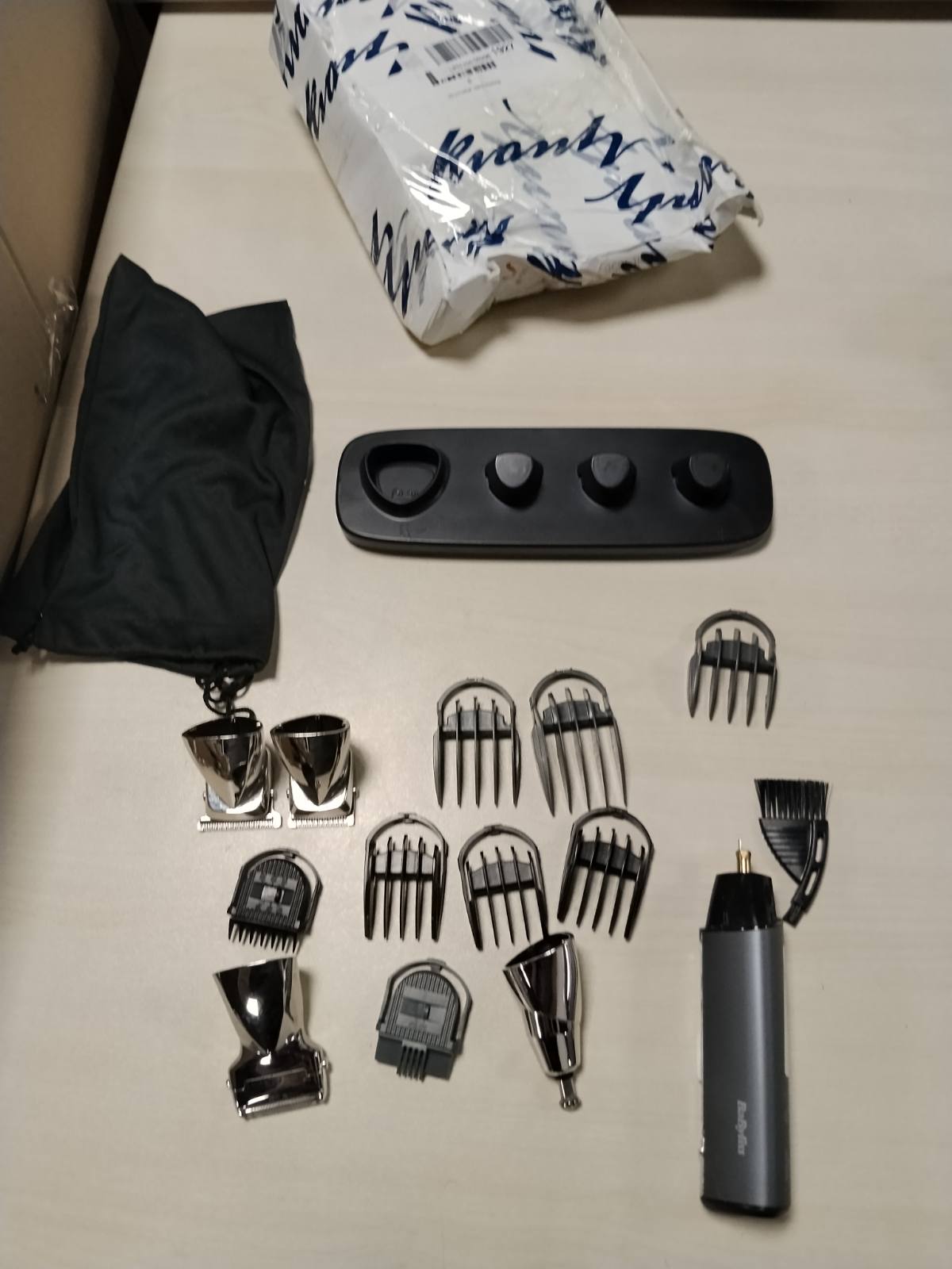 307133 - BABYLISS Makinë shumëfunksionale Super-X Metal 15-në-1 – Kit për kujdes pa tel, përfshin makinën për prerjen e mjekrës dhe makinën për prerjen e qimeve të hundës, rezistente ndaj ujit, argjendi/gri, MT996E