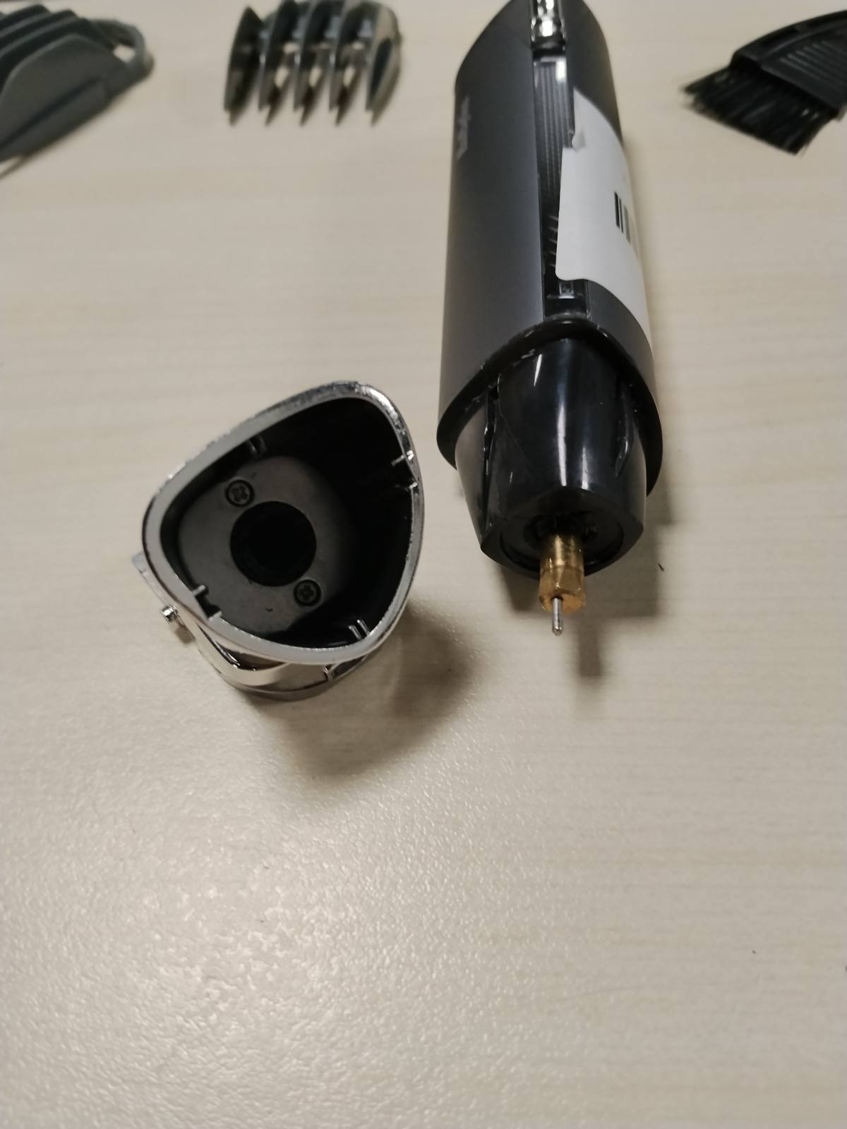 307133 - BABYLISS Makinë shumëfunksionale Super-X Metal 15-në-1 – Kit për kujdes pa tel, përfshin makinën për prerjen e mjekrës dhe makinën për prerjen e qimeve të hundës, rezistente ndaj ujit, argjendi/gri, MT996E