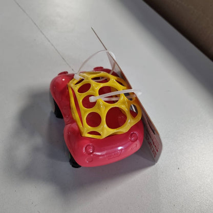 322031 - Bright Starts Starts, Oball, Makinë lodër me rrathë, Lodër aftësish motorike për foshnje dhe fëmijë të vegjël nga 3 muajsh, 1 copë, Ngjyrë e rastësishme blu ose e kuqe