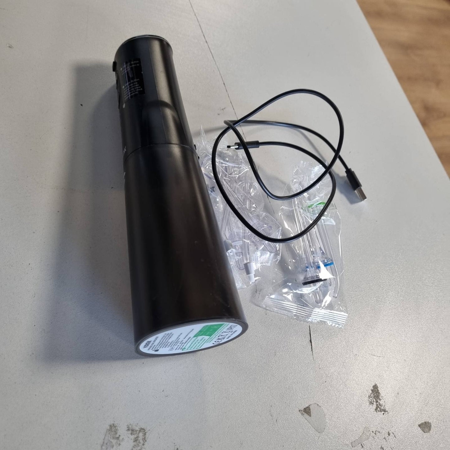321187 - VIMMK Pastrues dhëmbësh me ujë, 5 mënyra presioni, 8 maja të zëvendësueshme, rikarikues, IPX7, rezervuar 300 ml (i zi)