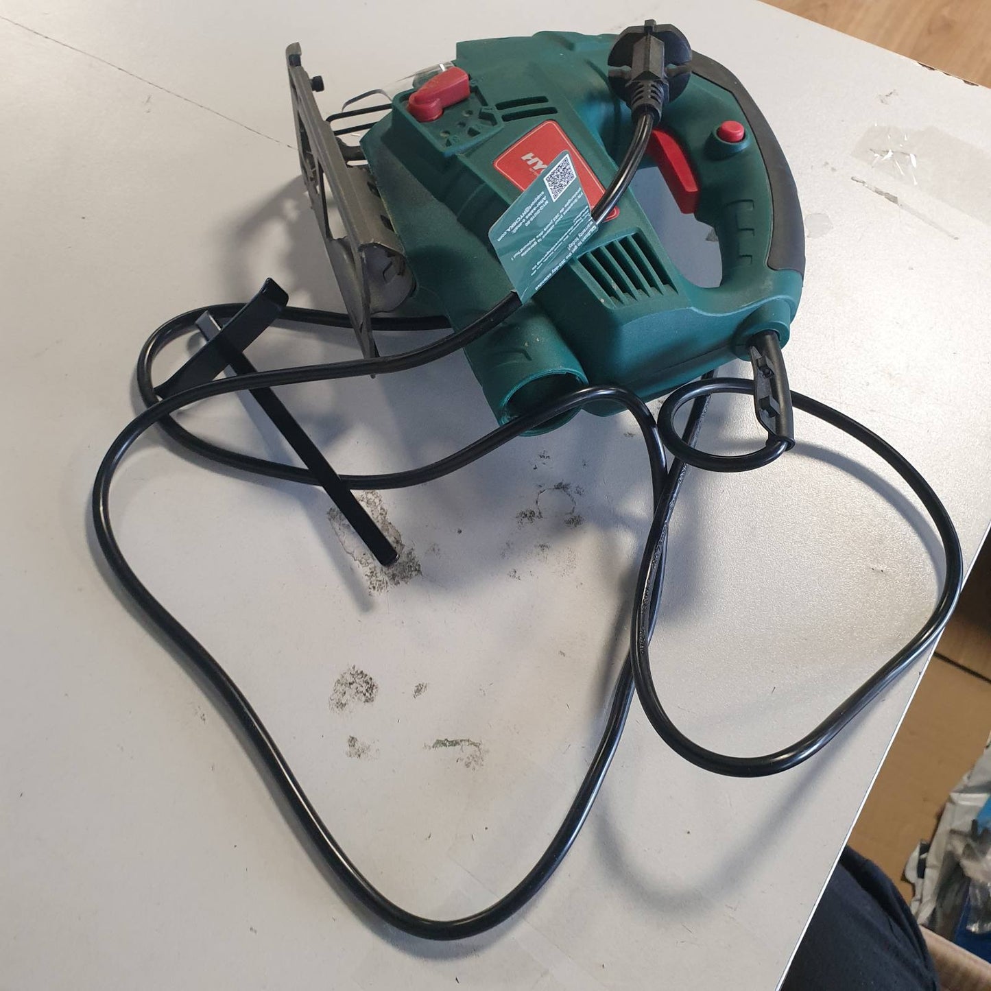 322318 - HYCHIKA Singular 800W, motor bakri, 800-3000 SPM, 7 shpejtësi të ndryshueshme, 0-3 sete orbitale, 6 tehe sharre, kënd pjerrësi ±45°, kordon 2 metra