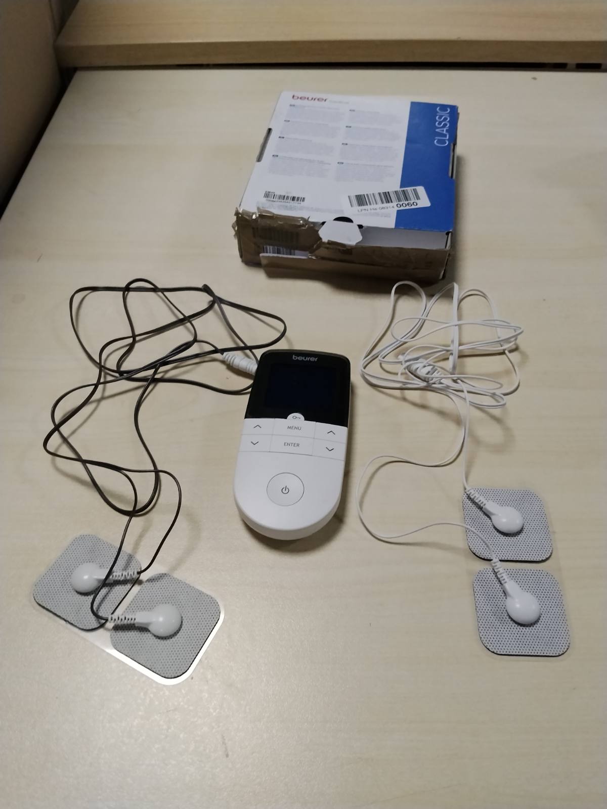 296722 - BEURER EM 49 Digital TENS/EMS, pajisje elektroterapie 3-në-1 për lehtësimin e dhimbjes, trajnim për muskuj, masazh, përfshin 4 elektroda.