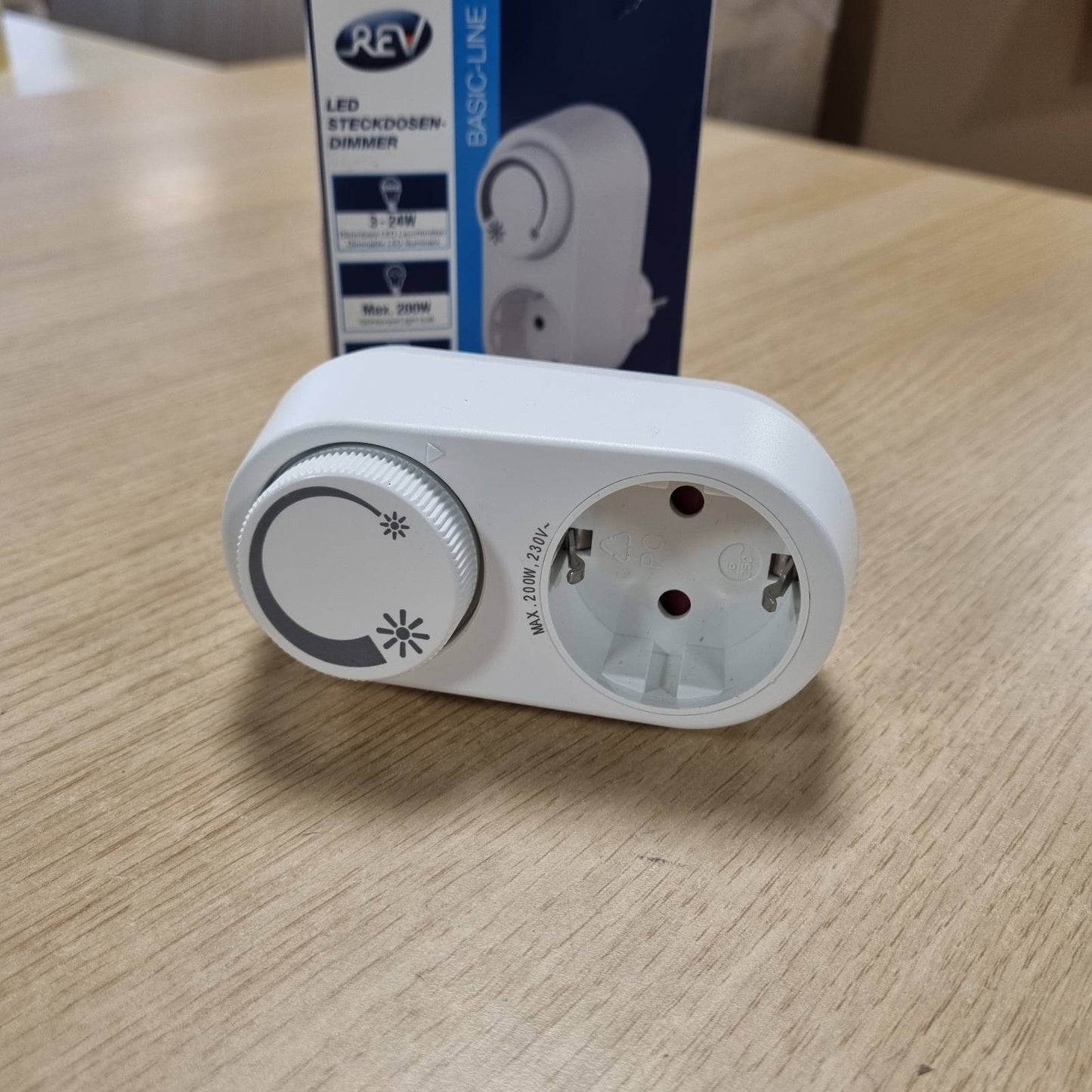 322780 - REV Rregullues drite me prizë për llamba LED, inkandeshente dhe halogjene, tension i lartë, plug & play, çelës rrotullues ndezje/fikje, e bardhë