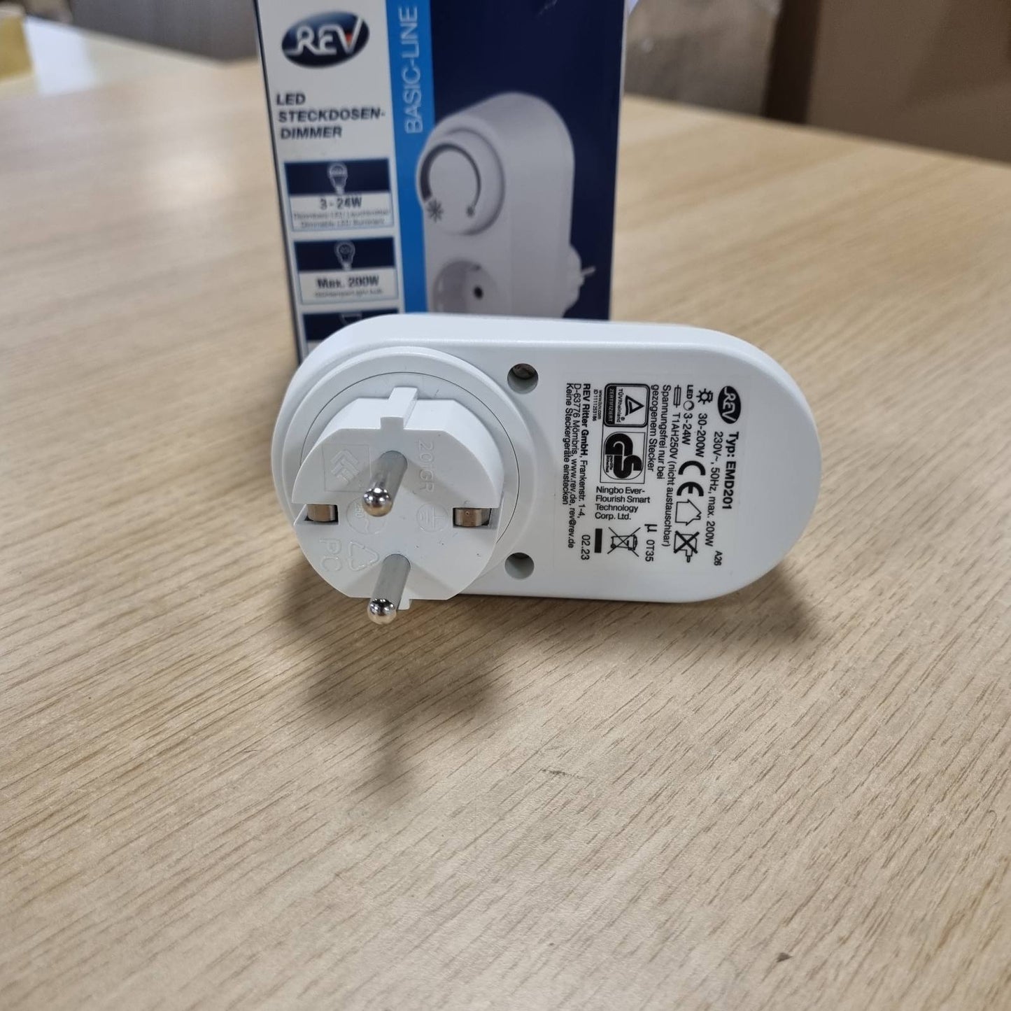 322780 - REV Rregullues drite me prizë për llamba LED, inkandeshente dhe halogjene, tension i lartë, plug & play, çelës rrotullues ndezje/fikje, e bardhë