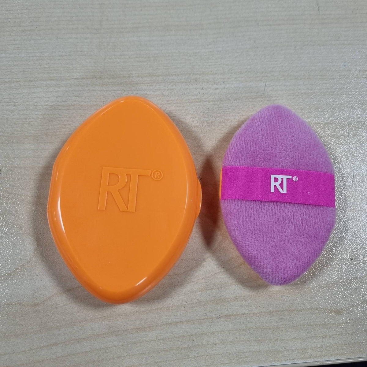 308329 - REAL TECHNIQUES Çantë udhëtimi Miracle Powder Puff, qese për përzierjen e makijazhit 2-në-1, me dy anë, brez elastik, 1 njësi
