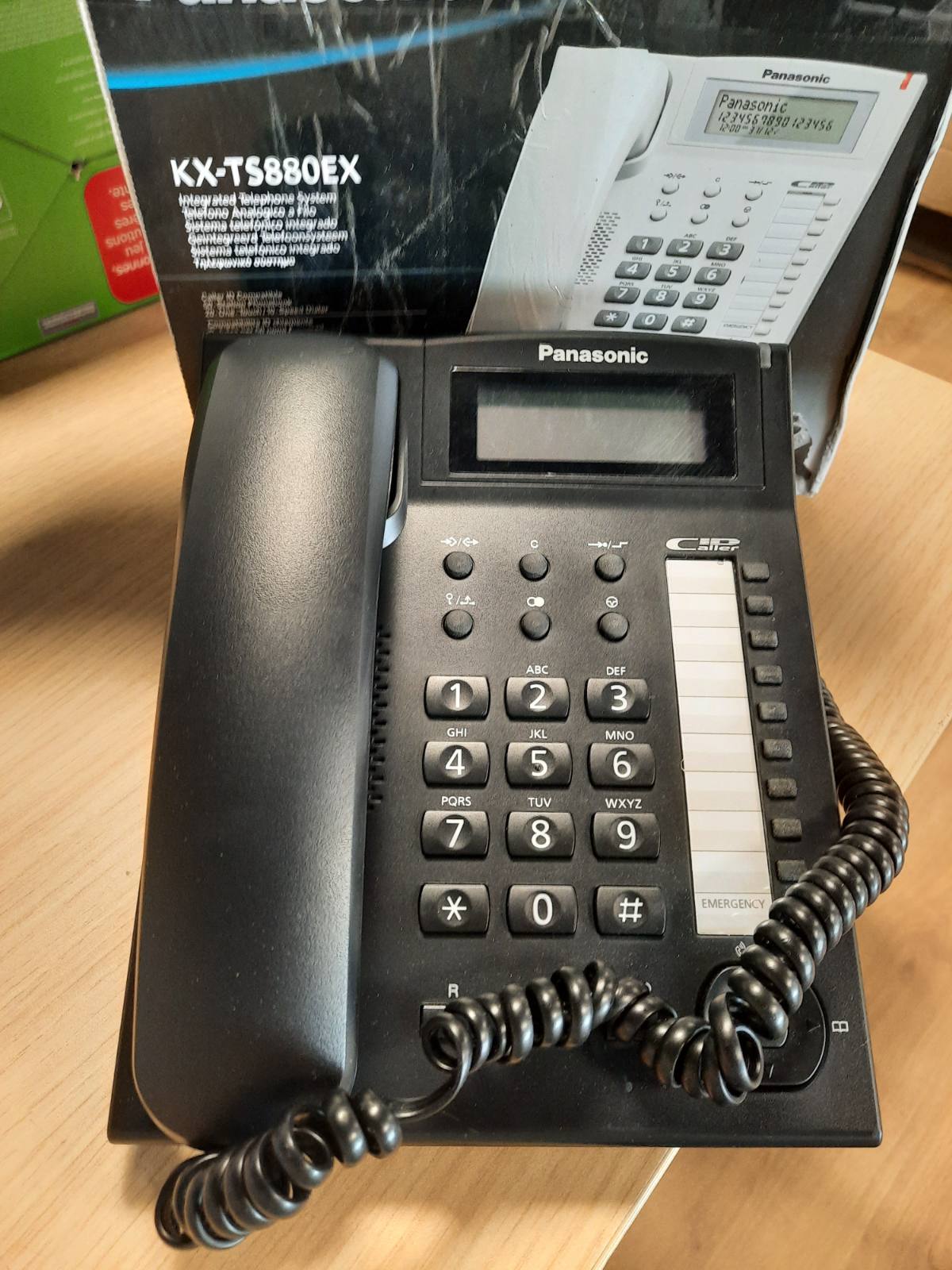 295592 - PANASONIC KX-TS880EXW Telefon me Dy Ekrane | Dimensionet: 20 x 20 x 10 cm