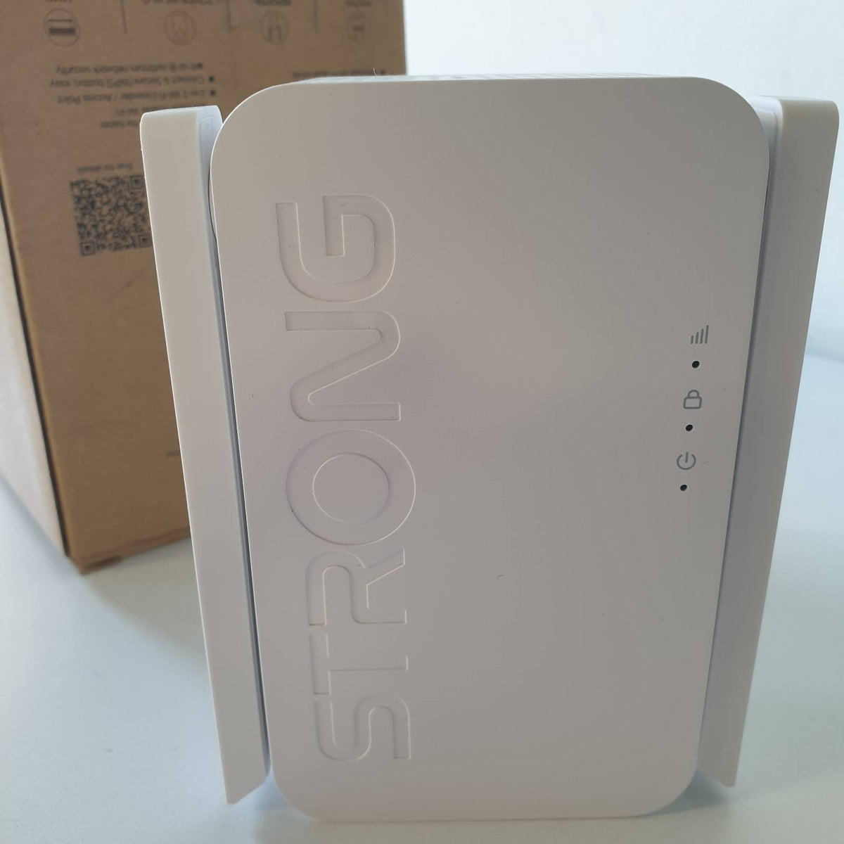 309597 - STRONG Amplifikator WLAN AX3000 Mbit/s Wi-Fi 6, përsëritës me dy banda