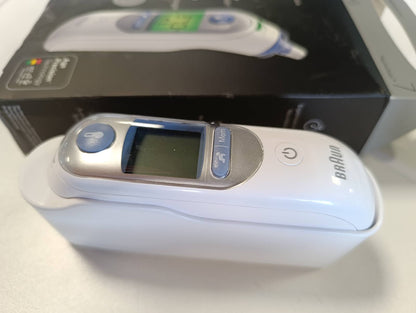301853 - BRAUN Termometër Veshi ThermoScan 7 BRAIRT6520 | Teknologjia e Precizionit Age | Ekran Dixhital me Kodim Ngjyrash | Miqësor për Foshnje dhe Fëmijë të Vegjël