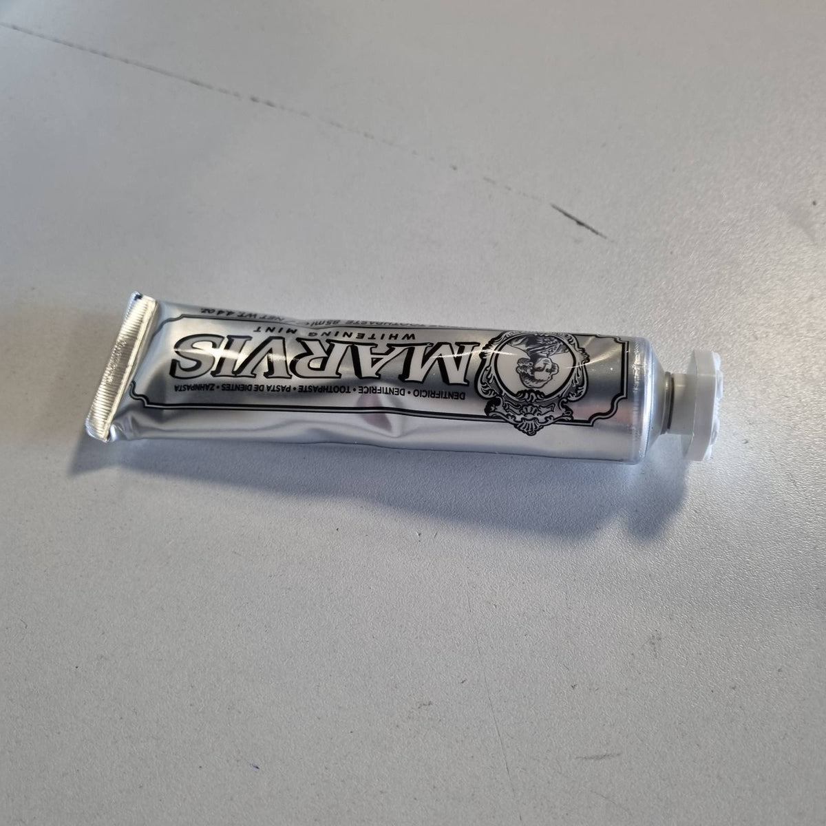 302275 - MARVIS Pastë dhëmbësh zbardhuese me mente, 85ml, xhel dhëmbësh zbardhues natyral, freskuese që largon pllakën