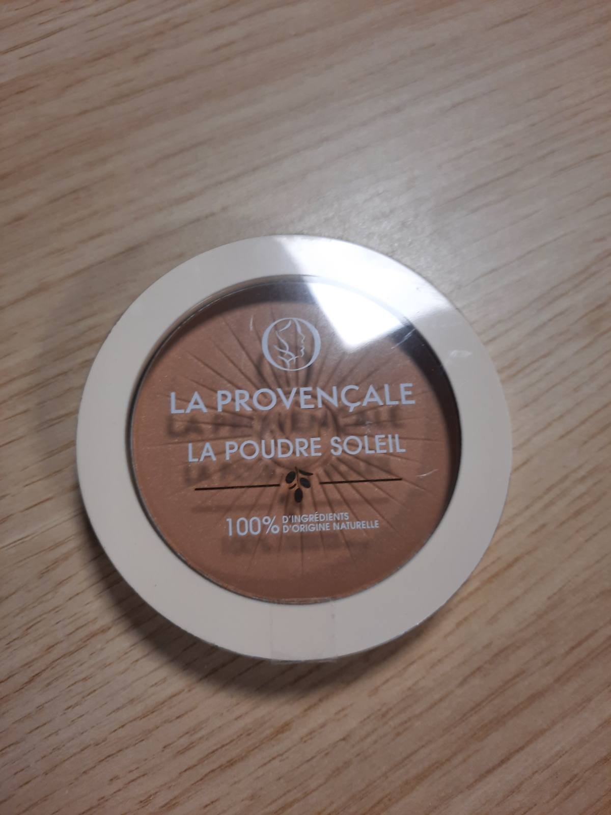 290309 - LA PROVENCÀLE BIO Pudër Dielli me Ngjyrë Ochre Light, e Çertifikuar Organike, 100% me Derivim Natyral, Nuanca: E Çelët (01)