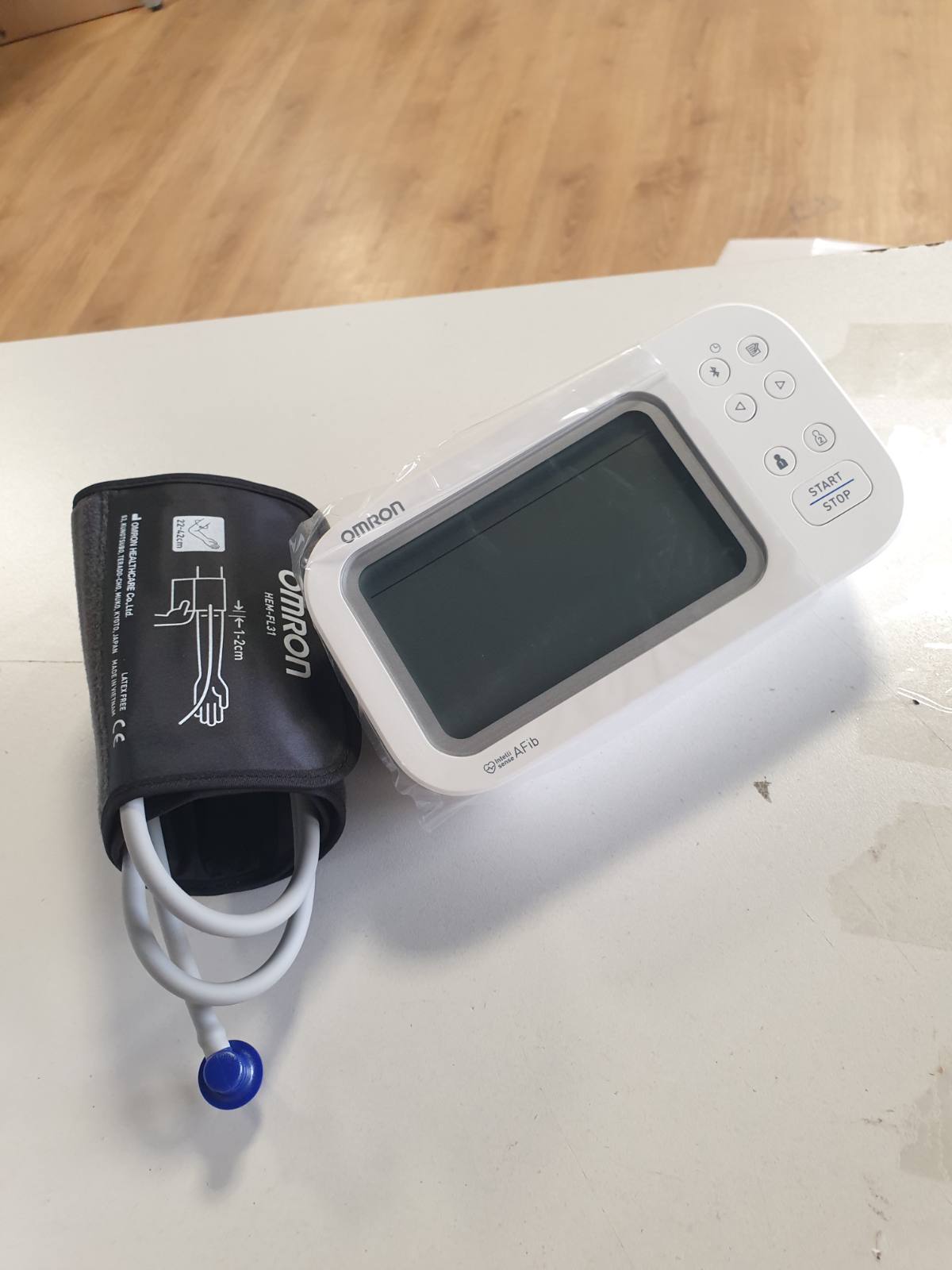 296581 - OMRON Monitorues i tensionit të gjakut për krahun e sipërm X7 Smart AFib me aplikacion, 2 përdorues, 22-42 cm