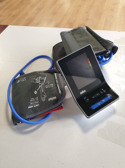 321101 - BRAUN ExactFit 3, Monitorues i tensionit të gjakut për krahun e sipërm, Ekran me kodim ngjyrash, 2 madhësi manshete, BUA6150