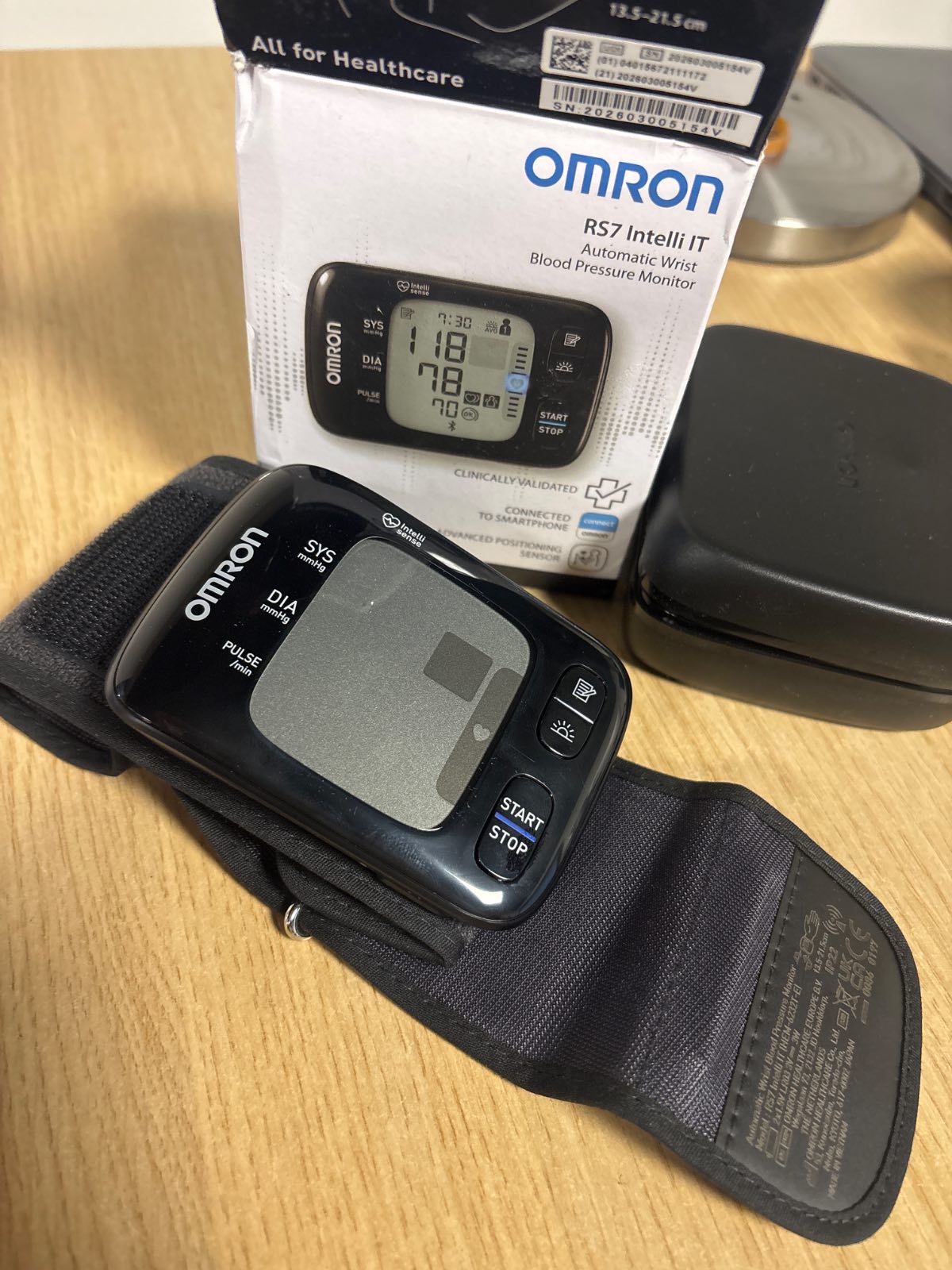 320925 - OMRON Monitor dixhital i tensionit të gjakut për kyçin e dorës RS7 Intelli IT me Bluetooth